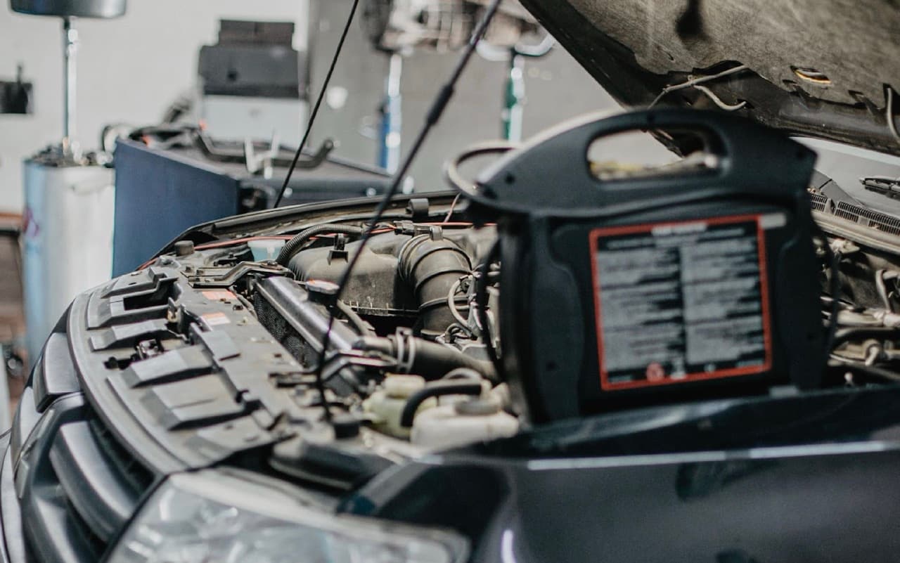 Autohaus Brunkhorst Offene Motorhaube